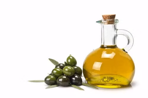 Dầu ô liu bạn nên mua loại chưa tinh luyện, được ép ở nhiệt độ lạnh. Bởi quá trình ướp lạnh sẽ bảo vệ được các polyphenol có lợi cho sức khỏe.