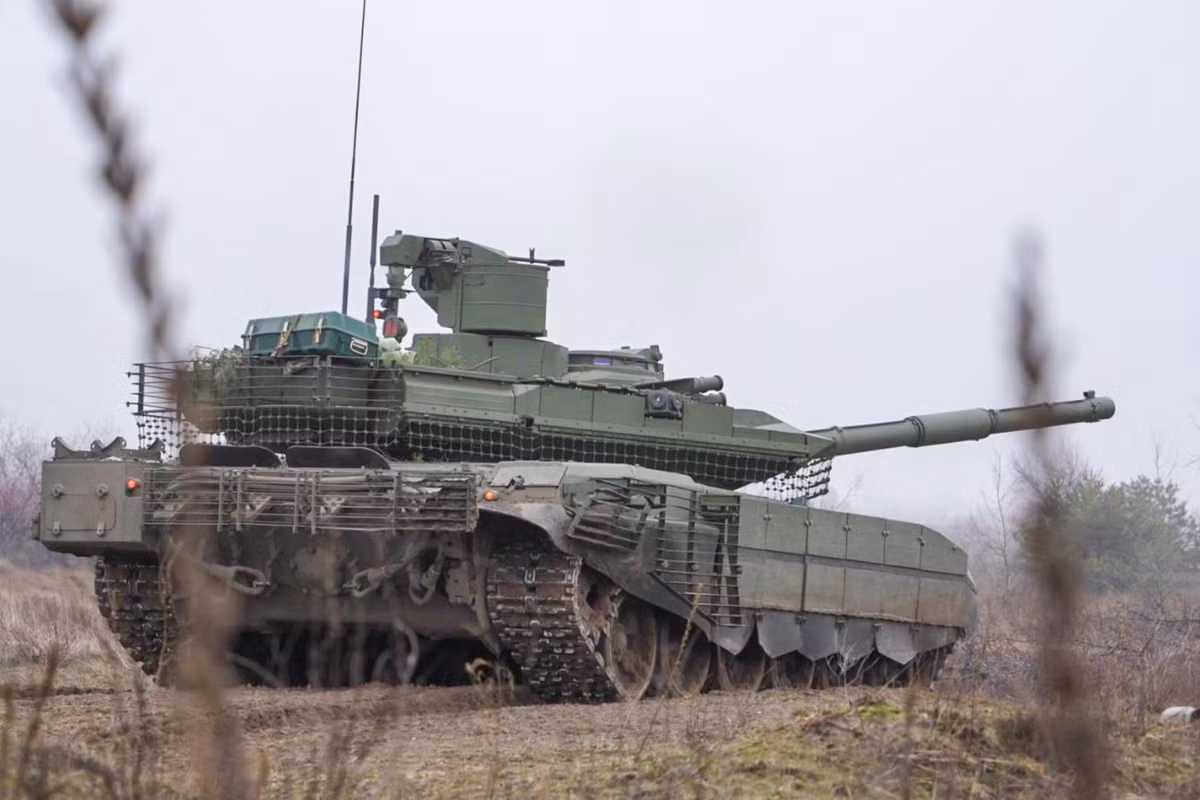 T-90MS mang đến những cải tiến đáng kể so với các phiên bản xe tăng trước đó, với thiết kế nhấn mạnh rõ ràng vào xu hướng mới trong công nghệ xe bọc thép.