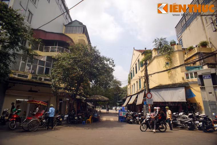 Có thể nói, dù rất ngắn, nhưng phố Hồ Hoàn Kiếm thực sự là một địa điểm rất thú vị để khám phá ở Hà Nội.