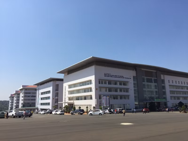 Tuấn đi xe máy của chị T. đến gửi ở Bệnh viện Đa khoa vùng Tây Nguyên rồi đón taxi về lẩn trốn tại các khu rẫy vắng trên địa bàn phường Khánh Xuân. (Ảnh minh họa, nguồn: Internet)