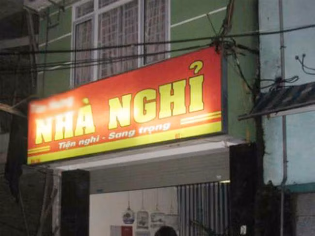 Nạn nhân nữ không có giấy tờ tùy thân nên ngay lập tức chưa thể xác định được danh tính. Quá trình rà soát, sử dụng nhiều biện pháp nghiệp vụ, cuối cùng Công an tỉnh Bắc Giang cũng làm rõ nạn nhân là chị P (SN 1982, trú tại Hiệp Hòa, Bắc Giang). Qua khai thác, các điều tra viên được biết, chiều cùng ngày nạn nhân được một người phụ nữ khác chở đến đây bằng xe máy. (Ảnh minh hoạ, nguồn Internet)