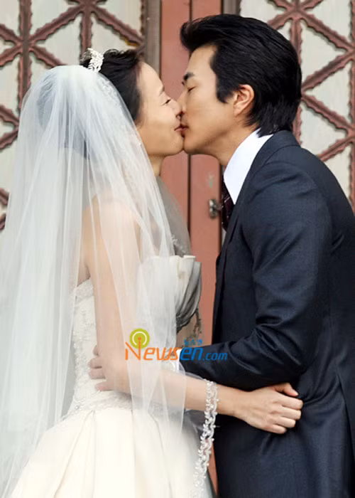 Nam diễn viên phim "Nấc thang lên thiên đường" kết hôn vào năm 2008 với Son Tae Young - Hoa hậu Hàn Quốc 2000. Ảnh: Newsen