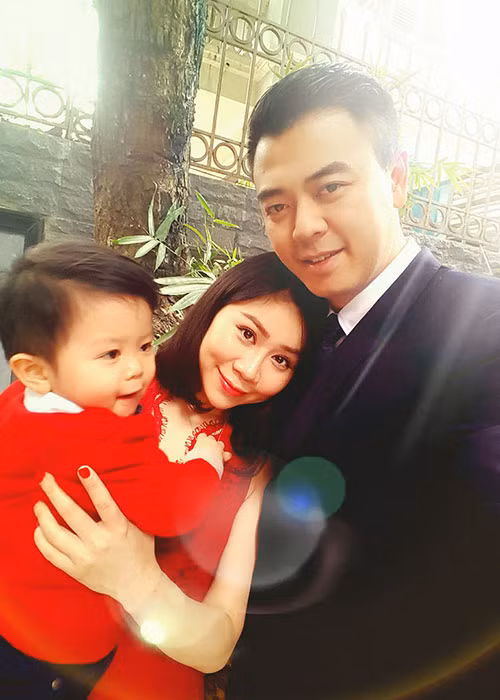 Tháng 8/2015, vợ chồng Tuấn Tú chào đón con trai đầu lòng gia nhập tổ ấm của mình. Cậu nhóc tên Kỳ Nam kháu khỉnh, dễ thương.