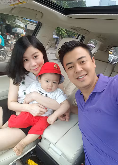 Thời điểm mới kết hôn, Tuấn Tú bị dị nghị, điều tiếng rằng ham giàu lấy vợ xấu. Tuy nhiên, đến nay, những lời dèm pha của dư luận đã không còn.