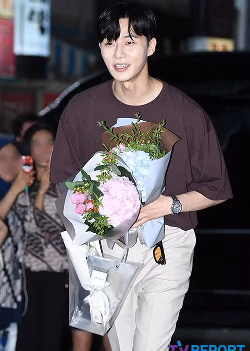 Phía Park Seo Joon và Park Min Young đều lên tiếng phủ nhận tin đồn tình cảm. Theo công ty đại diện, hai ngôi sao chỉ là đồng nghiệp. Ảnh: Tvreport