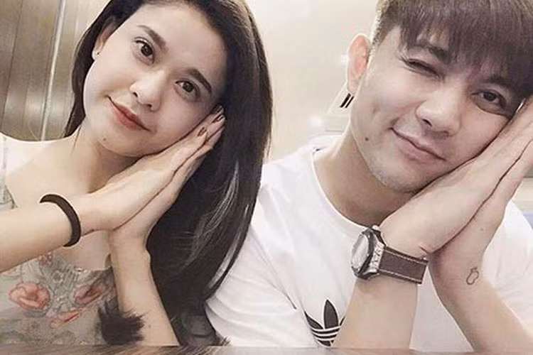 Không chỉ lên tiếng phủ nhận, sau tin đồn ly hôn, Tim và Trương Quỳnh Anh còn liên tục xuất hiện tình cảm bên nhau. Ảnh: FBNV