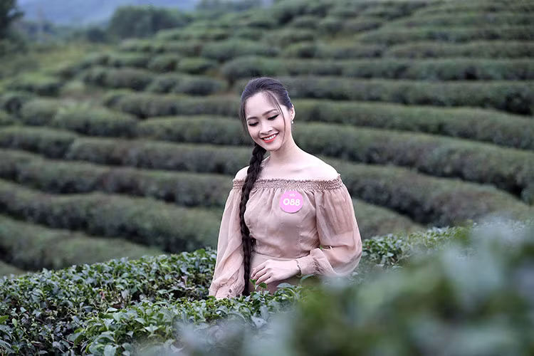 Với mái tóc dài gần chấm gót, Khánh Linh được xem là thí sinh sở hữu mái tóc dài nhất tại cuộc thi Hoa hậu Việt Nam 2018. Ảnh: BTC