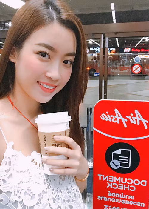 Đỗ Mỹ Linh được nhiều người yêu mến bởi hình ảnh sạch scandal sau khi đăng quang cũng như sự nỗ lực hoàn thành trách nhiệm một hoa hậu đương nhiệm.