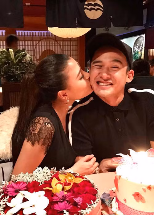 Tránh xa mọi bộn bề bên ngoài, vợ chồng Thúy Diễm cảm nhận sự bình yên khi bên nhau.
