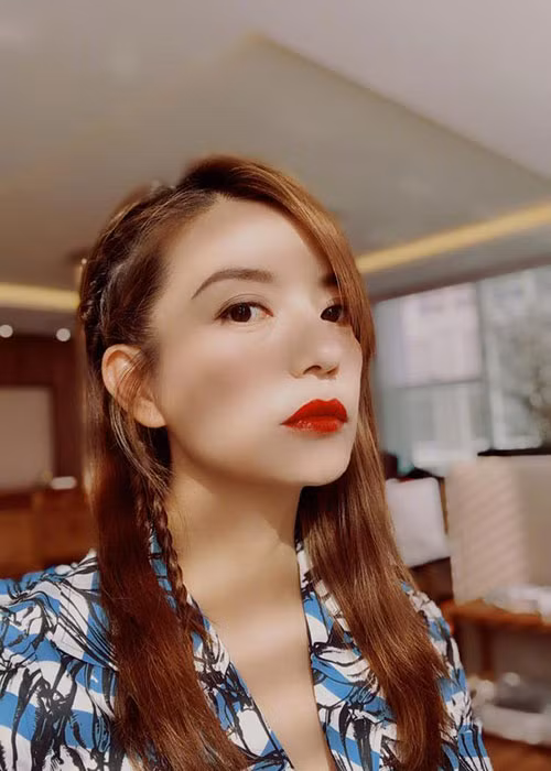 Nữ diễn viên cũng lột xác ngoạn mục về phong cách thời trang. Ảnh: Instagram