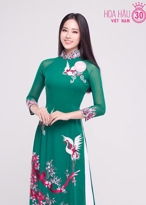 Bảo Châu là học sinh trường THPT Trần Phú, Hà Nội. 10X từng giành danh hiệu Nữ sinh thanh lịch 2017 của trường.