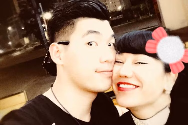 Khi quyết định gắn bó với nữ doanh nhân hơn tuổi từng kết hôn và có con riêng, Trương Nam Thành bị dị nghị, điều tiếng.