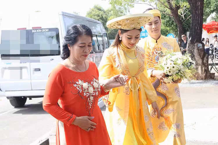 Kết hôn với Trần Phi Hùng, Lâm Khánh Chi được chồng và gia đình yêu thương, đặc biệt là mẹ chồng. Ảnh: Vietnamnet