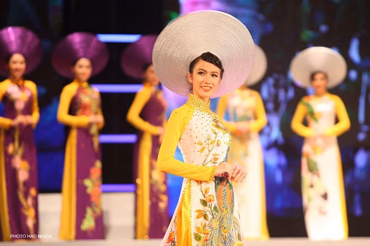 Tuyết Trang tham gia khá nhiều cuộc thi nhan sắc. Năm 2013, cô lọt top 10 cuộc thi Nữ sinh viên Việt Nam duyên dáng. Ảnh: FBNV