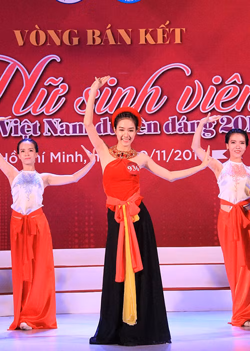 Tại cuộc thi Nữ sinh viên Việt Nam duyên dáng 2015, bản sao Park Min Young được đánh giá là ứng cử viên sáng giá cho ngôi vị cao nhất. Ảnh: BTC