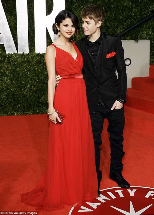 Chuyện tình của Selena và Justin bắt đầu từ năm 2011, cặp đôi tan vỡ rồi nối lại vô số lần.