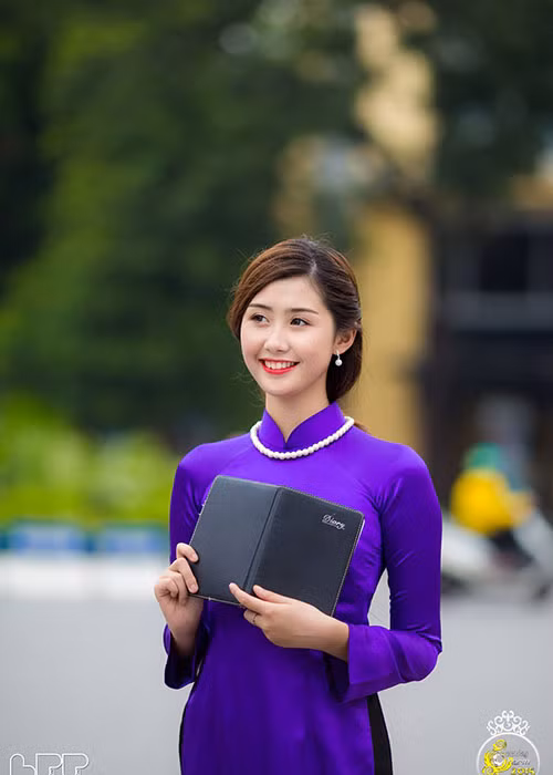 Hình ảnh Ngọc Linh đẹp dịu dàng trong tà áo dài khi tham gia Duyên dáng Ngoại thương. Ảnh: Fanpage