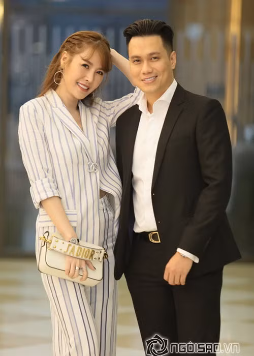 Quế Vân cũng không ngại chụp ảnh tình cảm bên Việt Anh. Ảnh: Ngoisao