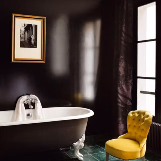 Tránh để cửa chính đi thẳng vào nhà vệ sinh hoặc phòng bếp. Nếu không tài sản của gia đình sẽ bị hao hụt lớn. Ảnh: About.