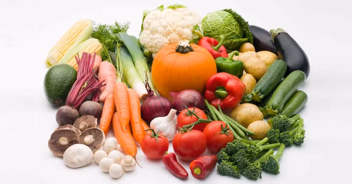 Cho gừng vào ngăn đá tủ lạnh sẽ dễ bào sợi hơn rất nhiều. Ảnh: Health.
