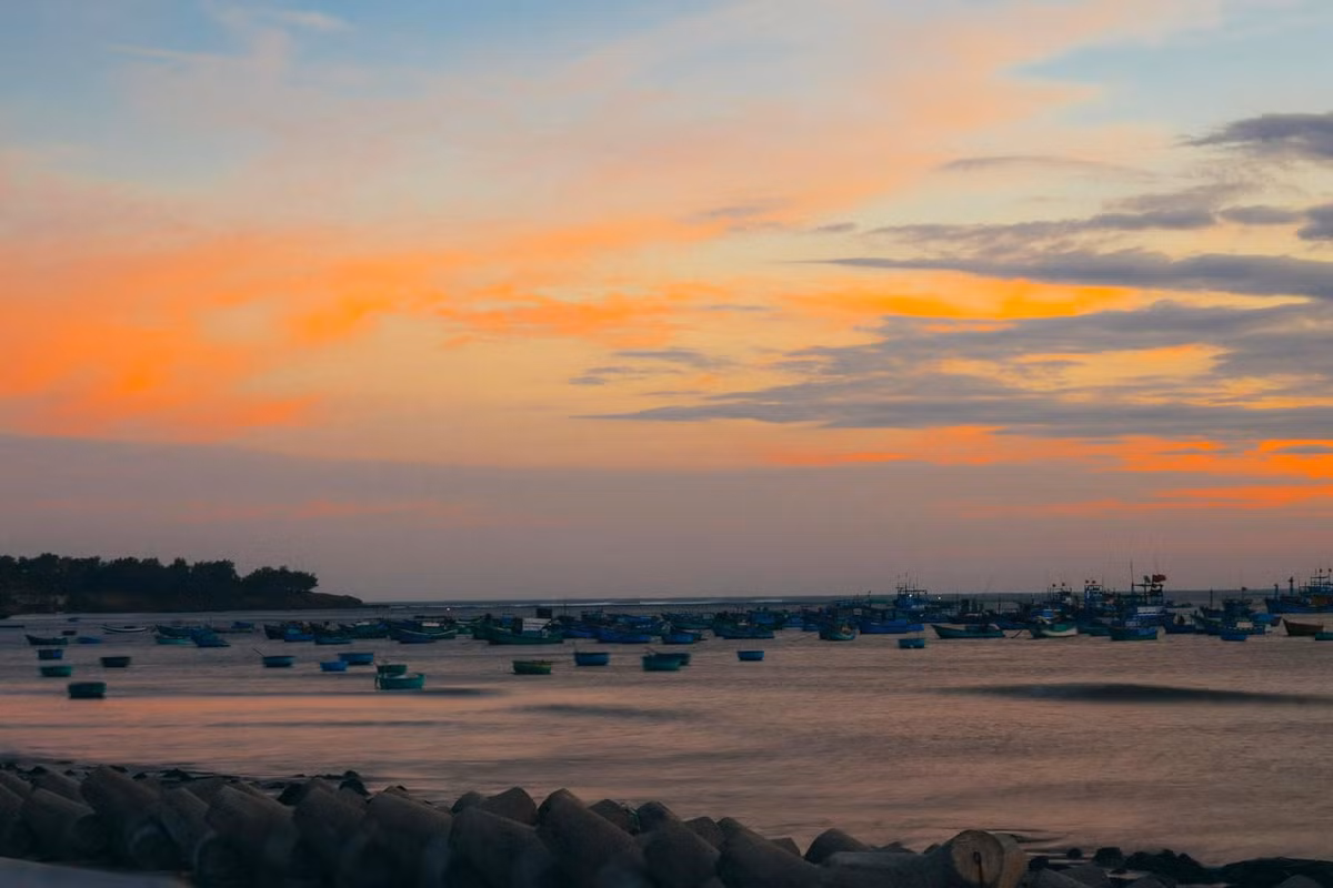 Với những ai muốn “tạm trốn” khỏi phố thị ồn ào, làng chài Mỹ Hiệp là một lựa chọn lý tưởng. Ảnh Minh Hien Nguyen