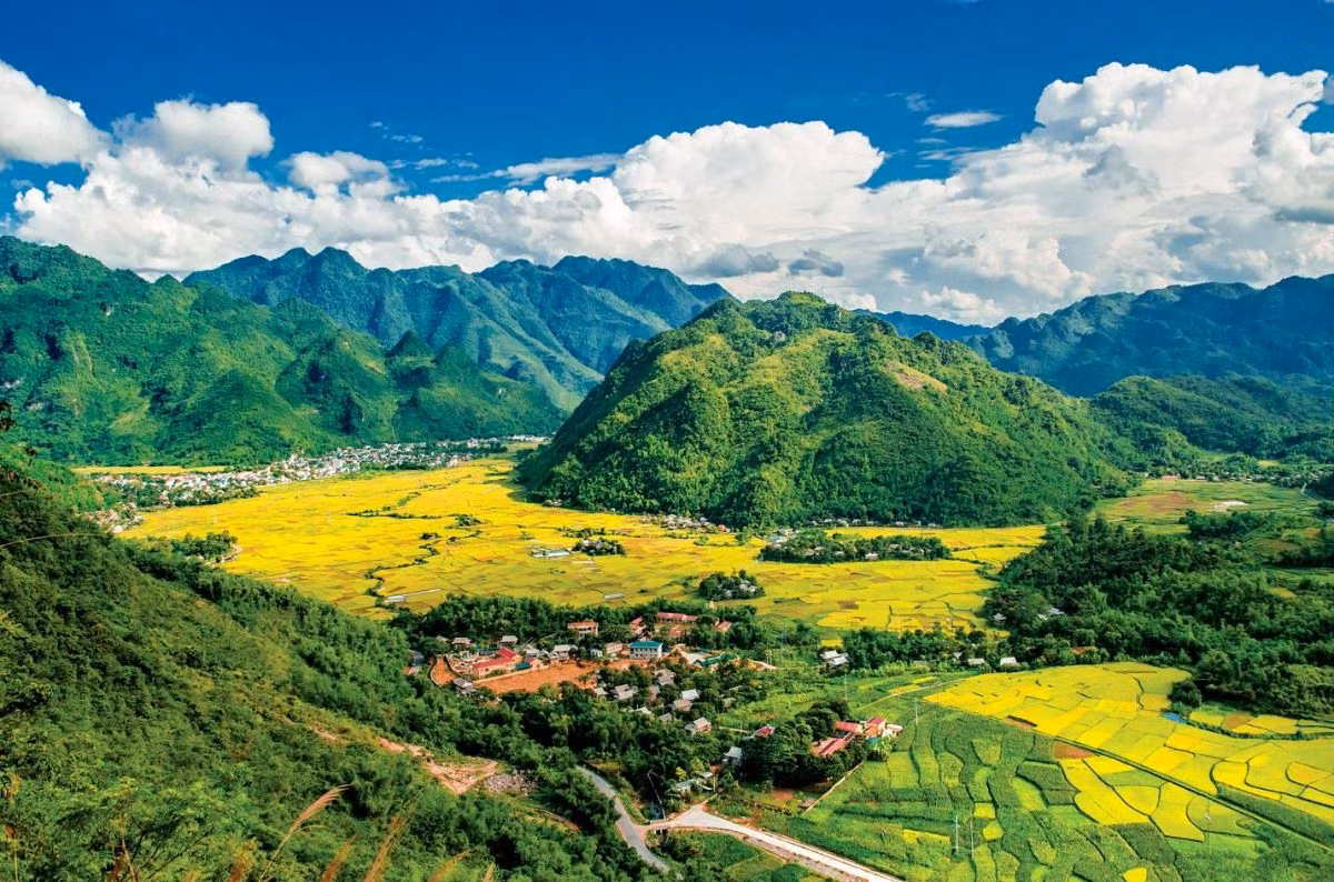 Không chỉ nổi tiếng với những bản làng yên bình, phong cảnh núi non hùng vĩ và nền văn hóa lâu đời của người Mường, Hòa Bình còn khiến du khách mê mẩn bởi nền ẩm thực độc đáo, đậm chất núi rừng. Ảnh Internet