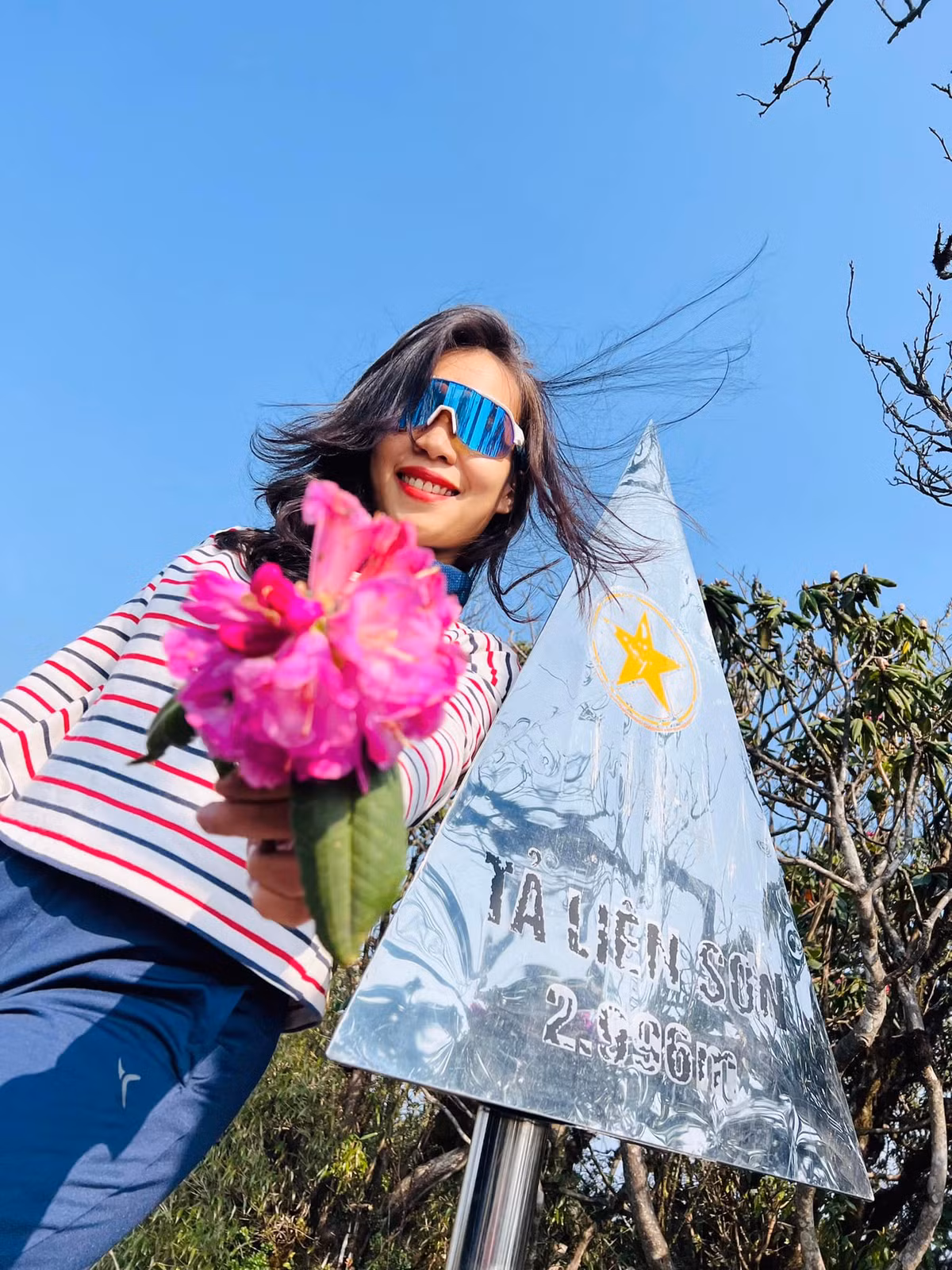 Tả Liên Sơn, hay còn gọi là Tả Lèng, là ngọn núi cao thứ 6 ở Việt Nam với độ cao 2.996m.