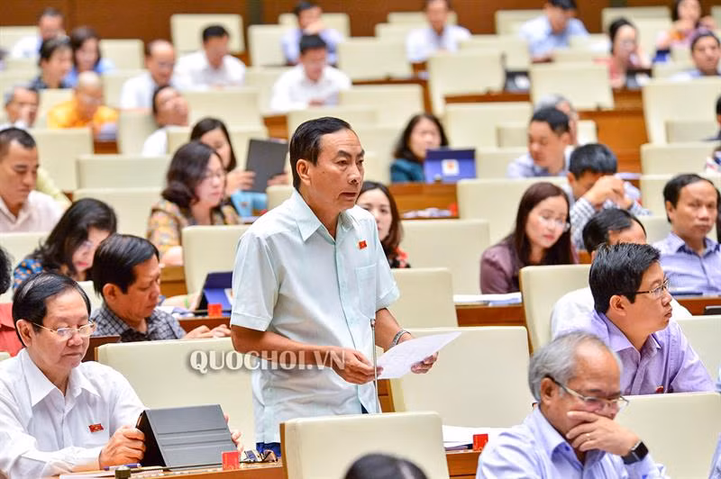 Dai bieu Quoc hoi de nghi nghien cuu bo thi tot nghiep THPT