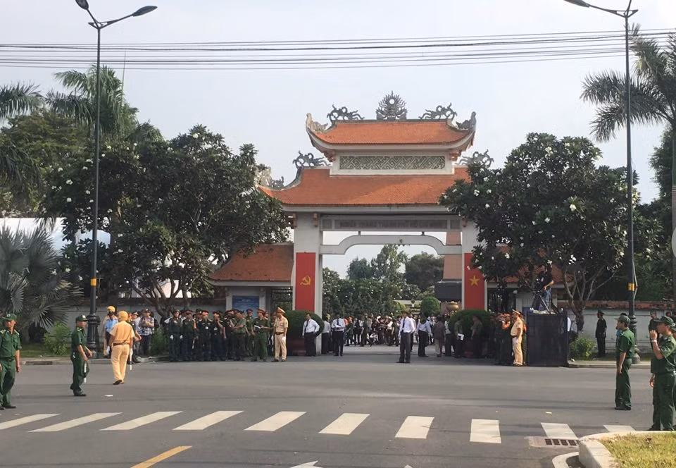 Nguyen Chu tich nuoc, Dai tuong Le Duc Anh da yen nghi noi long dat me-Hinh-15