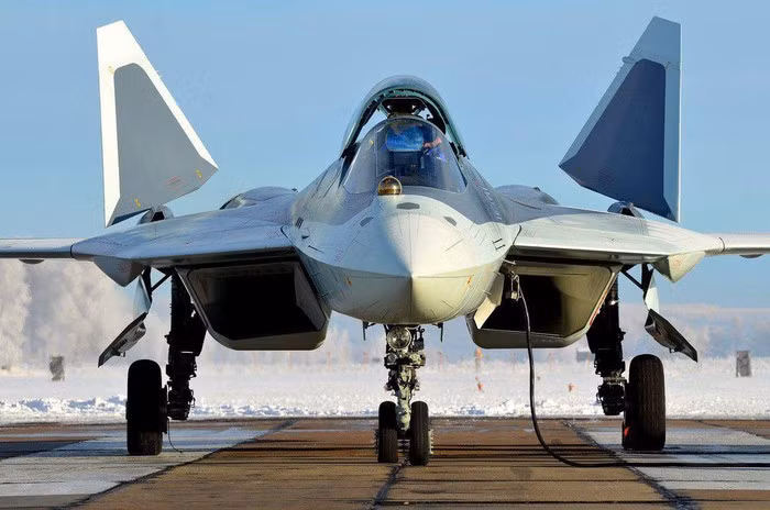 Điều cần thiết nhất đối với Nga hiện nay có lẽ vẫn là phải làm sao để Su-57 đúng chuẩn của tiêm kích thế hệ 5, chứ không phải đốt cháy giai đoạn tìm cách “nhảy cóc” đưa nó lên thành chiến đấu cơ thế hệ thứ 6.
