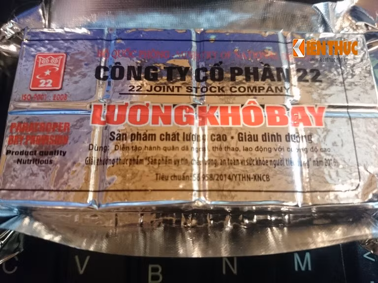 Lương khô bay là một sản phẩm của công ty cổ phần 22 trực thuộc Bộ quốc phòng Việt Nam, đây là một trong những khẩu phần ăn dã chiến gọn nhẹ nhất của lực lượng bộ binh trong quá trình hành quân dã ngoại được sản xuất và bán đại trà trên thị trường.