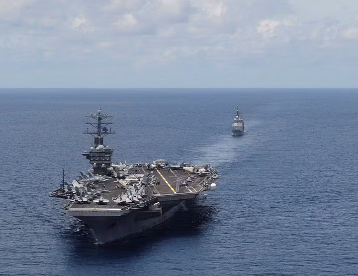 Trước đó, siêu hàng không mẫu hạm USS Carl Vinson và USS Ronald Reagan đã được triển khai làm nhiệm vụ gần bán đảo Triều Tiên, sau khi Bình Nhưỡng liên tục thử tên lửa đạn đạo.