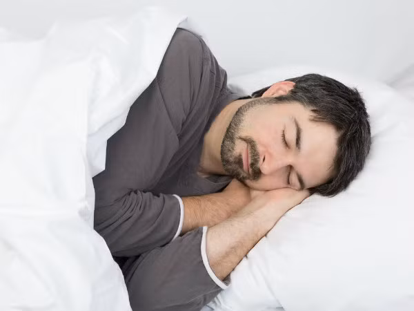 10 thoi quen nguy hiem truoc khi di ngu ma ban nen tranh