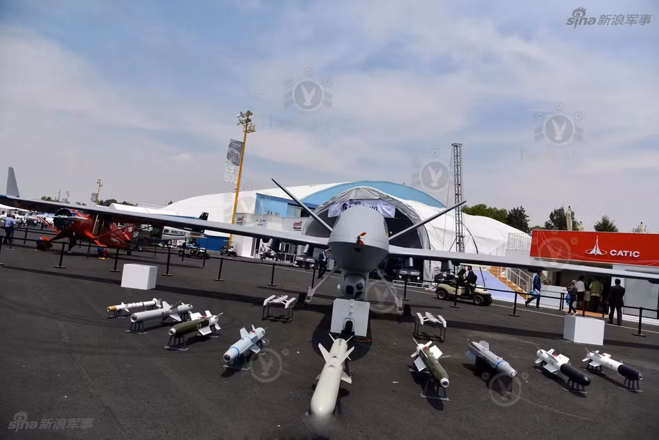 Trung Quoc "chiu choi: Dem UAV chien dau toi "san sau" My