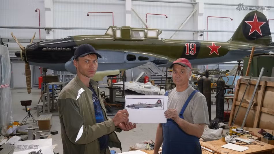  Il-2 Liên Xô là một trong những chiếc máy bay được sản xuất nhiều nhất trong CTTG 2 và là "bạn đồng hành" thân thiết nhất với lực lượng bộ binh. Dù đã từng được sản xuất tới hơn 36.000 chiếc, tuy nhiên đến nay còn rất ít máy bay Il-2 trên thế giới, chính điều đó đã khiến giá thành của những chiếc máy bay thuộc vào dạng hàng "sưu tầm" này trở nên cực kỳ đắt đỏ. Nguồn ảnh: Sina.