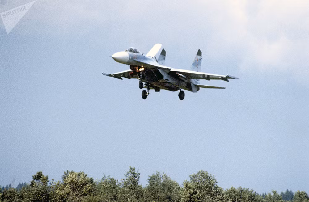 Một phiên bản cải tiến khác của Su-27 được đặt tên là Su-27M đã được hoàn thiện vào giữa những năm 1980. Sau này, các phiên bản Su-27M được đổi tên là Su-35. Ảnh: Su-27M trong quá trình bay thử nghiệm. Nguồn ảnh: Sputnik.