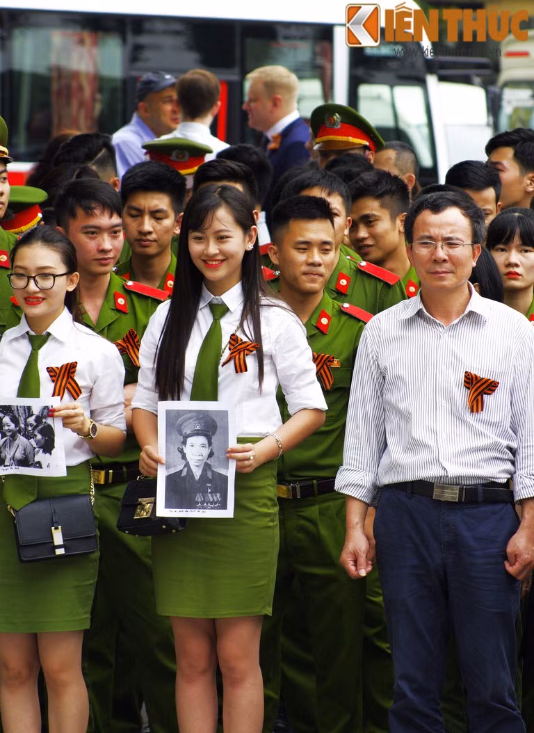 Cuộc diễu hành "Trung đoàn Bất tử" tại Hà Nội lần này còn là dịp kỷ niệm sự kiện Giải phóng Miền nam 30/4/1975 và Chiến thắng Điện Biên Phủ 7/5/1954.