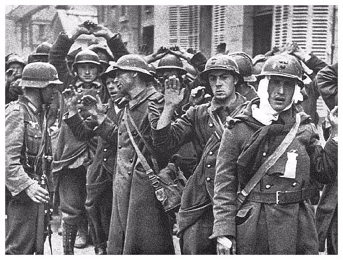 Sau hơn 46 ngày chiến đấu và rút lui, đến ngày 25/6/1940, Quân Pháp chính thức đầu hàng Phát Xít Đức, nước Pháp chính thức bị Đức chiếm đóng. Nguồn ảnh: Pinterest.