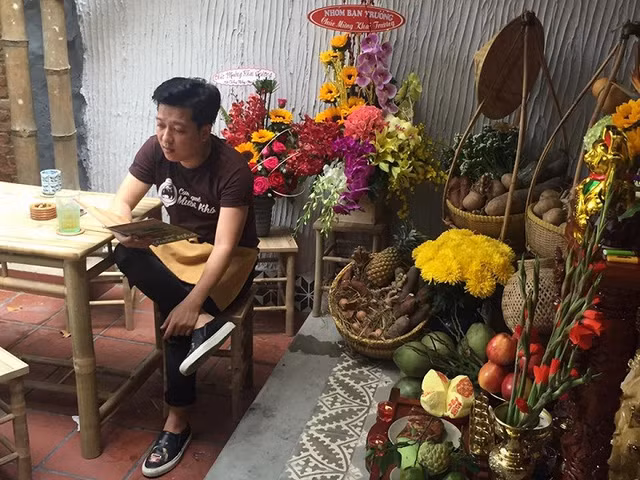 Danh hài Trường Giang và hàng cơm quê giá thấy ghê - Hình 2 Danh hai Truong Giang va hang com que gia thay ghe-Hinh-2