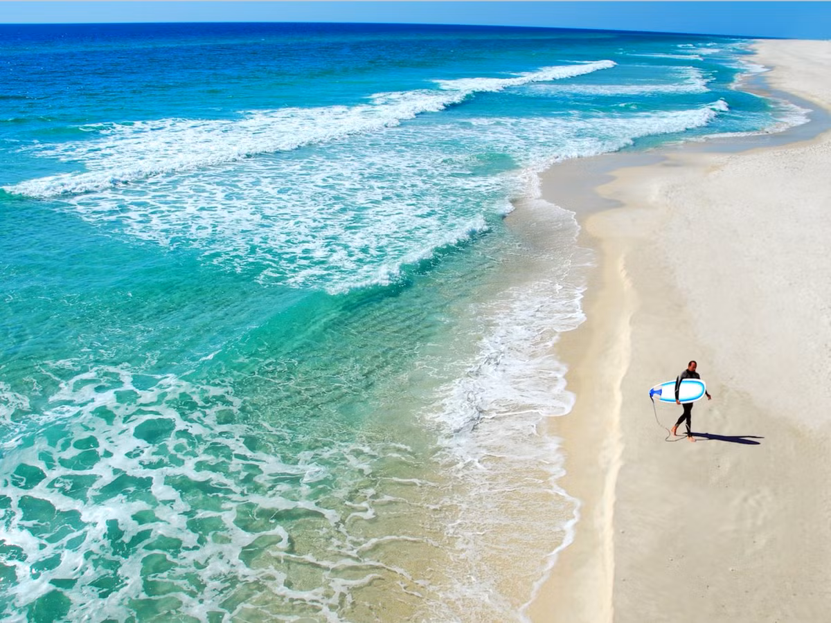 Bãi biển Pensacola, bang Florida: Bãi biển Pensacola cung cấp bãi cát trắng nguyên sơ ngay tại Mỹ.