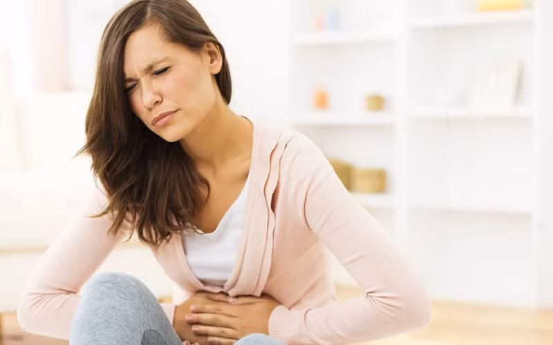 10. Vấn đề về tiêu hóa: Nếu không bổ sung đủ nước cho cơ thể, số lượng và sức mạnh của chất nhầy trong dạ dày sẽ giảm đi, cho phép axit dạ dày gây ra một số rắc rối lớn về tiêu hóa như bị ợ nóng và khó tiêu. Ảnh: Newsfos.
