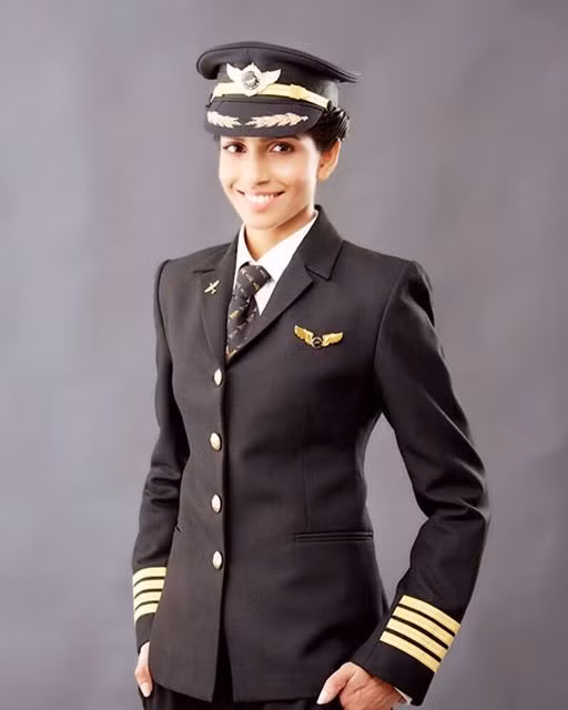 Anny Divya, lớn lên tại thành phố Vijayawada, bang Andhra Pradesh, Ấn Độ, được thăng chức lên làm cơ trưởng vào năm 30 tuổi. Tuy nhiên, con đường trở thành nữ cơ trưởng trẻ nhất thế giới lái Boeing 777 của Anny không hề dễ dàng. Ảnh: Facebook.