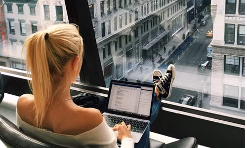 Công chúa xinh đẹp này đang sống ở thành phố New York, học nhiếp ảnh tại trường Thiết kế Parsons. Ảnh: Instagram.