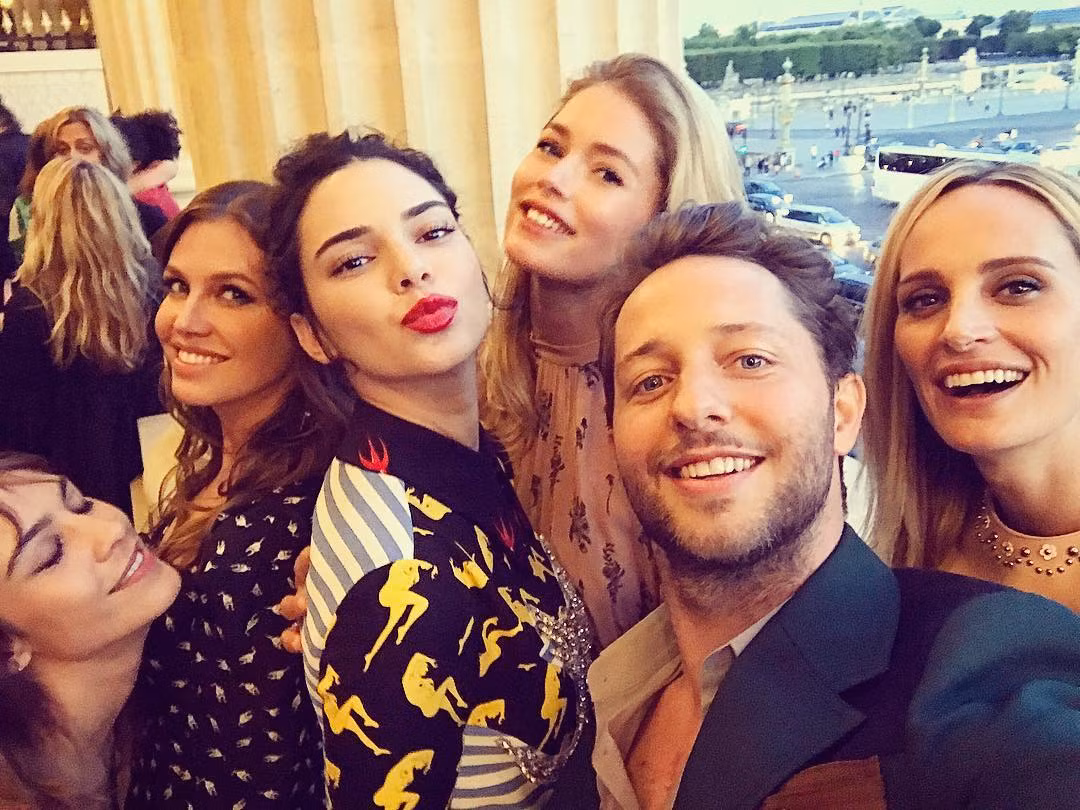 Zhukova cũng là bạn của người mẫu Kendall Jenner và nhà thiết kế thời trang kiêm người mẫu Alexa Chung. Ảnh: BI.