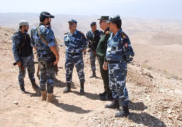 Trong ngày, quân đội Syria và Hezbollah đã chọc thủng hầu hết chiến tuyến phòng ngự của IS trên vùng nông thôn phía tây Qalamoun gần biên giới Syria-Liban. Ảnh: Farsnews.