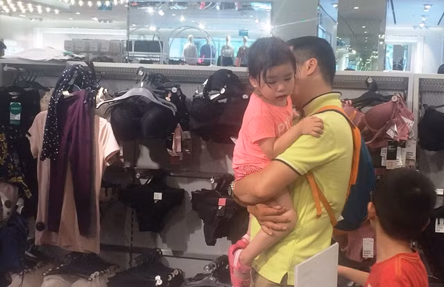 Trong H&M có gì mà dân Sài Gòn “phát điên“? - Hình 10 Trong H&M co gi ma dan Sai Gon “phat dien“?-Hinh-10