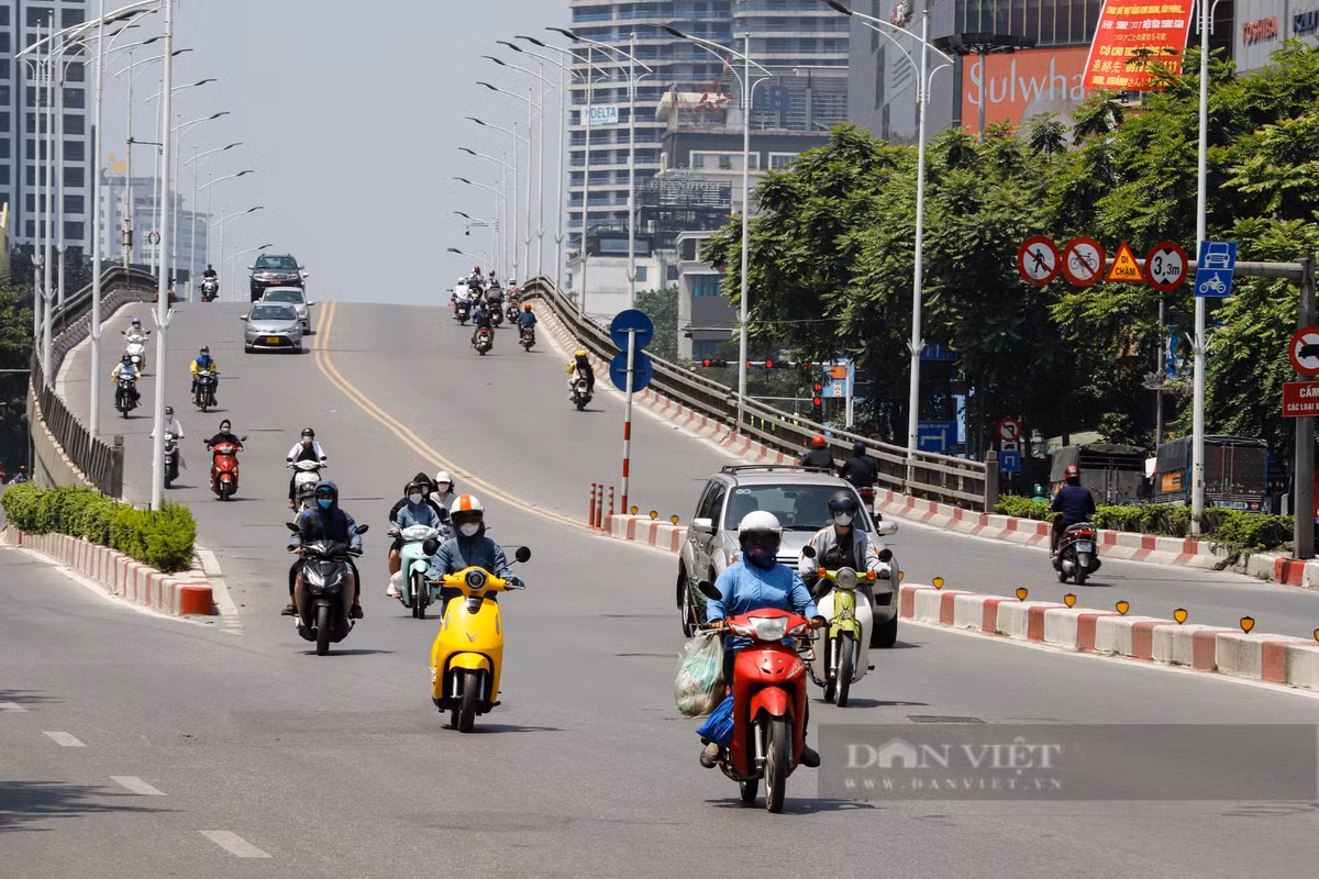 Để bảo đảm an toàn vận hành hệ thống điện, EVN Hà Nội buộc ngừng, giảm cung cấp điện khẩn cấp một số khu vực trên địa bàn Hà Nội. (Ảnh: Dân Việt).