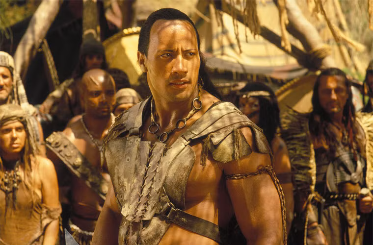 Johnson bắt đầu nghiệp diễn từ năm 2002 với vai chính trong phim Vua bọ cạp (The Scorpion King). Với vai diễn này anh được trả thù lao 5,5 triệu USD, một kỷ lục thế giới cho một nam diễn viên khi đóng phim đầu tiên. (Ảnh: derekwinnert.com)