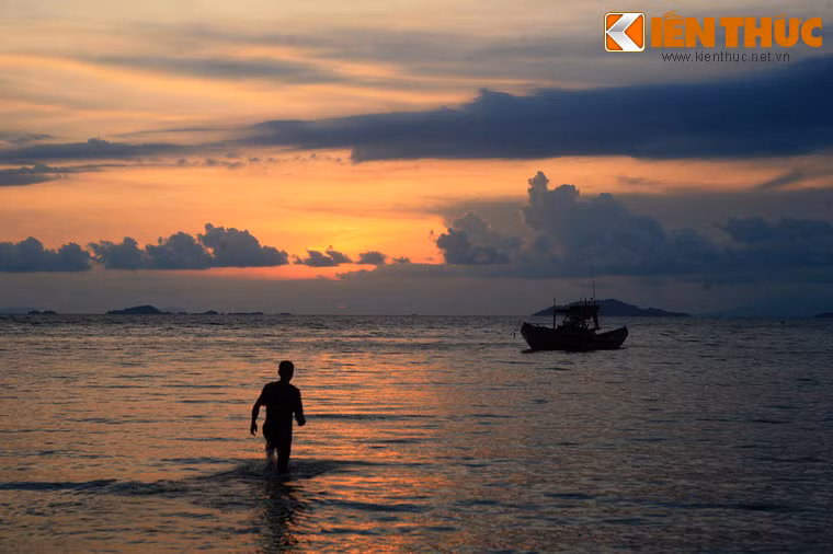 Bãi biển này là một trong số “Hà Tiên thập cảnh” (mười cảnh đẹp xứ Hà Tiên) còn tồn tại đến ngày nay - sau hơn 300 năm lịch sử.