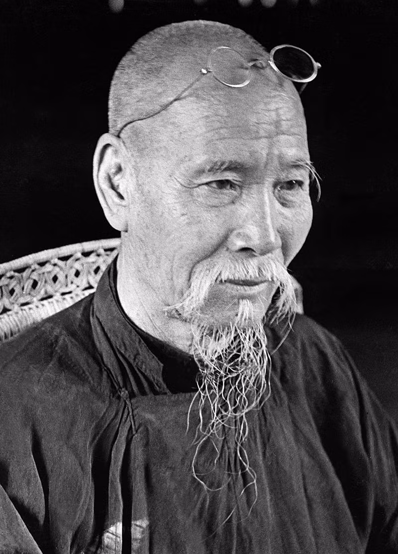Một chức sắc Cao Đài cao cấp.